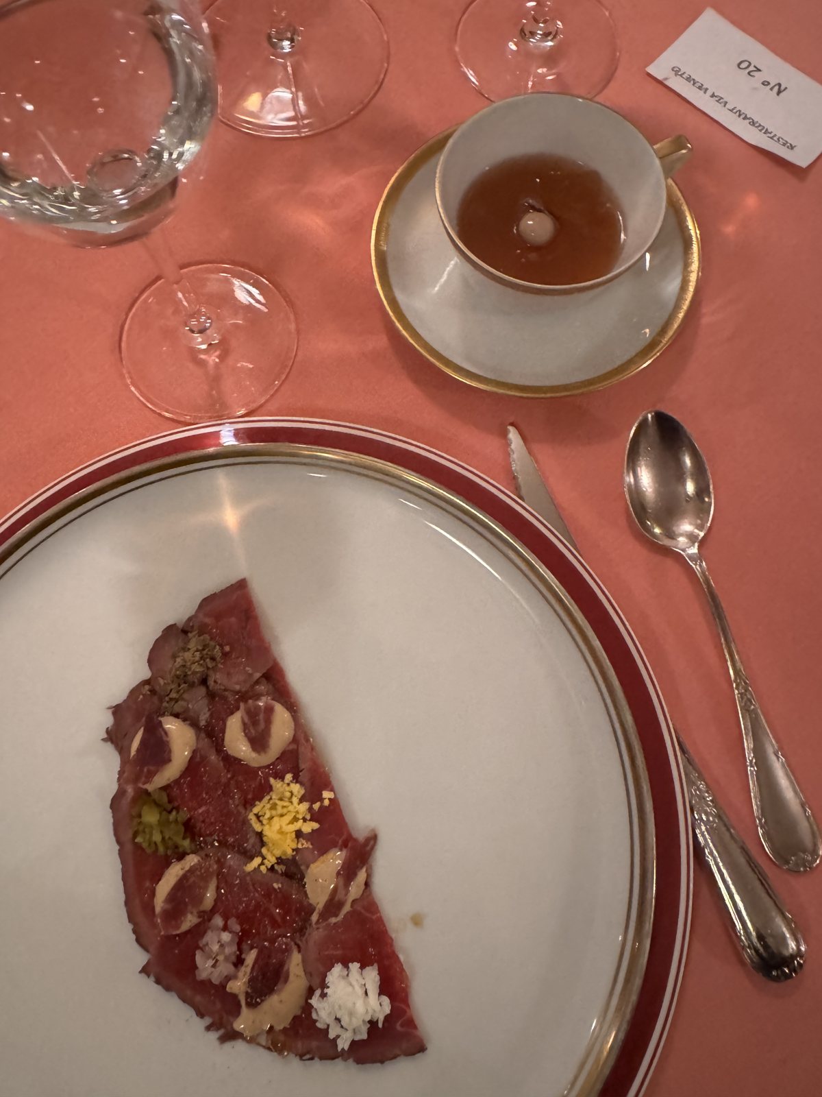 De chateaubriandcarpaccio bij Via Veneto